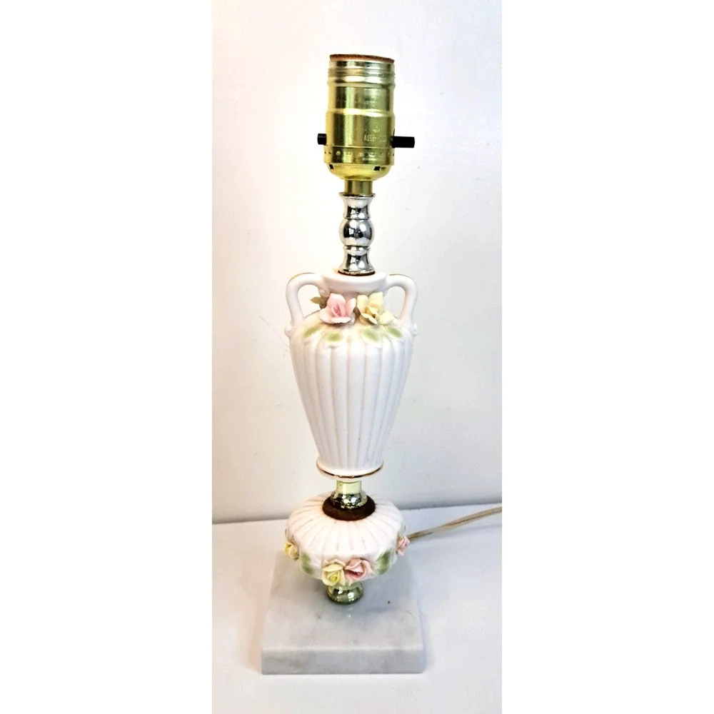 Vtg Japanese Porcelain Table Lamp w/ 3D Embossed Roses 12